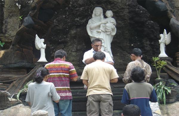 Gua Maria Giri Wening: Katanya Tempat Wisata kok Jadi Tempat Ibadah?