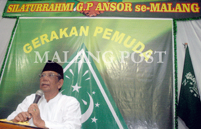 Banser Ansor, Dengarlah Petuah KH Hasyim Muzadi Soal Irshad Manji!!