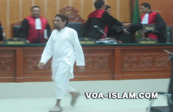 Setelah Hampir 12 Jam Disidang, Umar Patek Divonis 20 Tahun Penjara