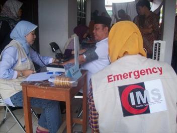 PermataBank Syariah dan Islamic Medical Service Gelar Bakti Sosial