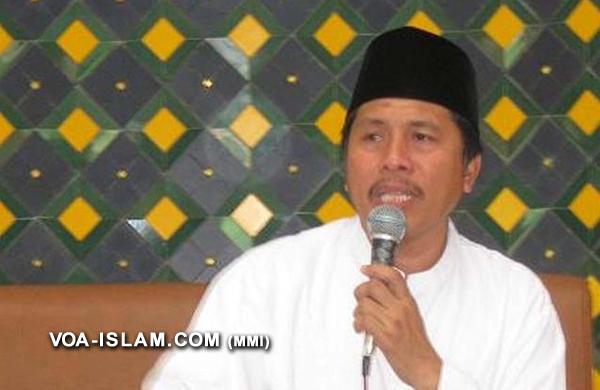 MMI: Bohong! Tak Ada Pemukulan Saat Bubarkan Bedah Buku Irshad Manji