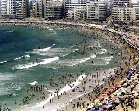 Menghina Islam! Wanita Berjilbab Mesir di Larang ke Pantai 