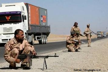 5 Pengawal Konvoi Truk NATO Tewas Disergap Taliban