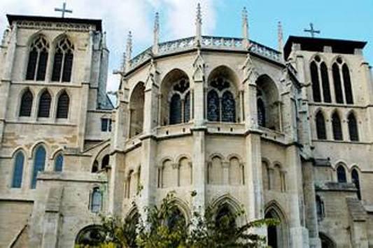 Pro Kontra Ukiran Arab Allahu Akbar Dan Ahmad di Katedral Prancis