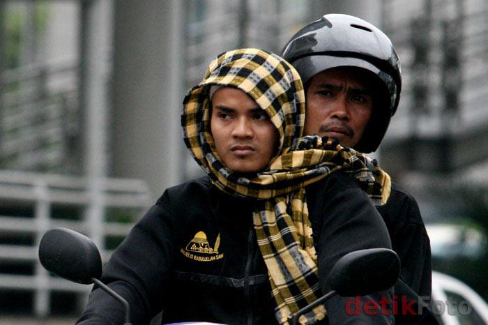 Malunya Mengaji Naik Motor Tak Berhelm