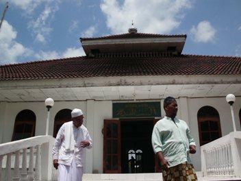 Insiden Masjid Airmata: Jangan Ada Lagi Air Mata di Kampung Airmata 