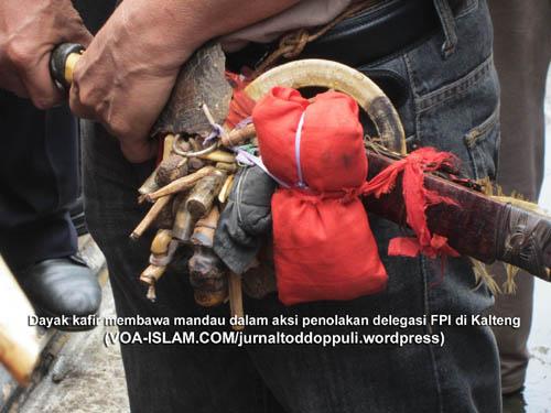 Barbar!!! Dayak Kafir Sangat Bernafsu Bunuh Pimpinan FPI