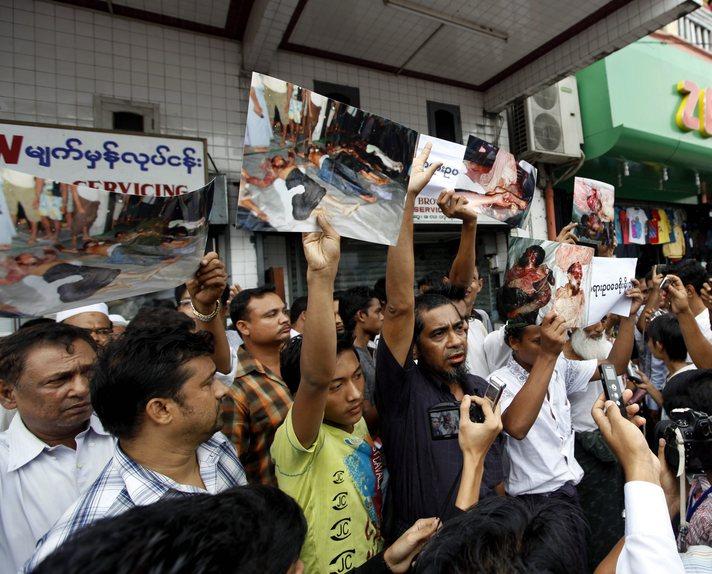 Ribuan Muslim Myanmar Melakukan Protes Atas Pembantaian