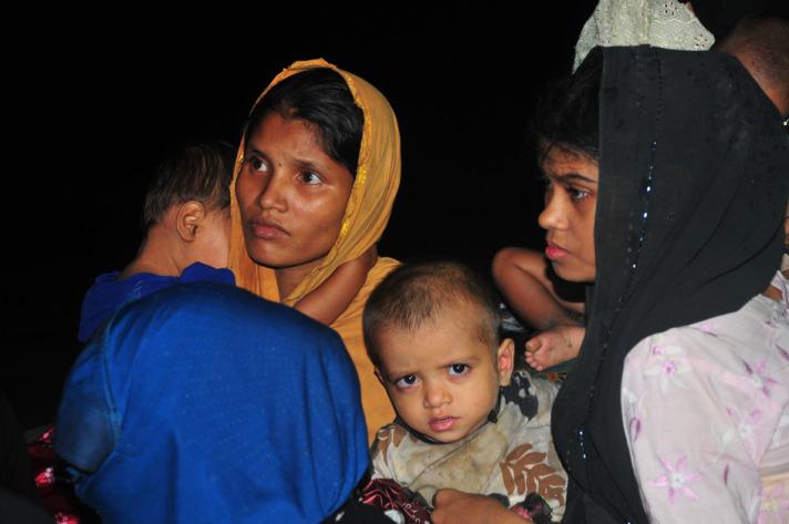 Bangladesh Larang Badan Amal Internasional Bantu Muslim Rohingya