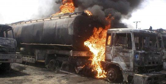 Orang Bersenjata Tak Dikenal Bakar 10 Truk Minyak NATO