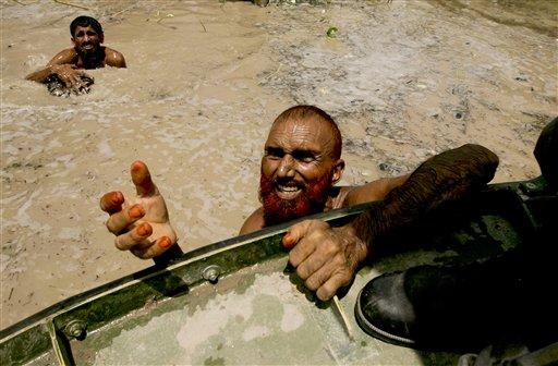 Idul Fitri Pengungsi Banjir Pakistan