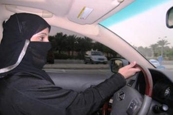 Wanita Arab Saudi Ditangkap Karena Mengemudi Mobil 
