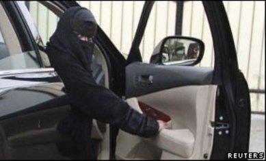 Saudi Cambuk Aktivis Wanita Yang Bandel Melanggar Larangan Menyetir
