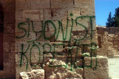 Giliran Gereja di Turki Yang Ditulisi Grafiti Islam Pada Temboknya