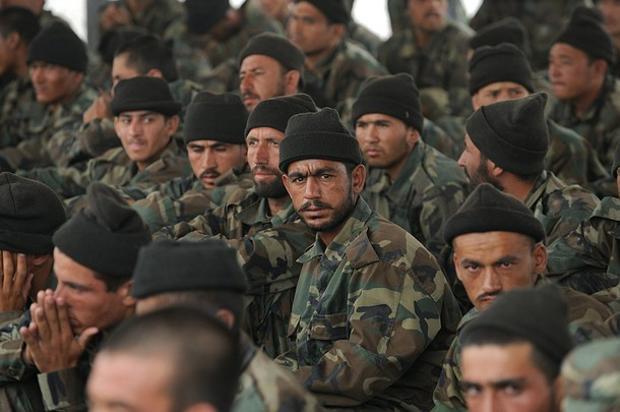 Militer Afghan Tangkap dan Pecat Ratusan Tentara yang Terkait Pejuang Islam