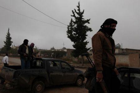 Pemberontak Suriah Belajar Taktik Gerilya ke Kosovo