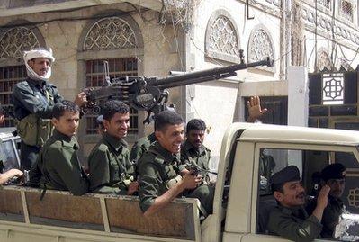 Al-Qaeda Bebaskan 5 Tentara Yaman yang Mereka Tawan