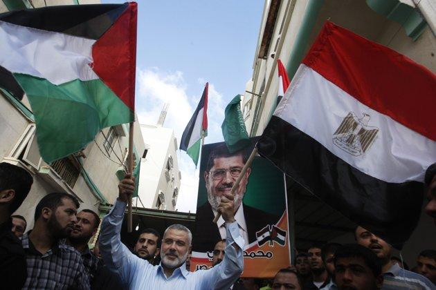 Puluhan RIbu Warga Gaza Turun ke Jalan Rayakan Kemenangan Mohamed Mursi di Mesir