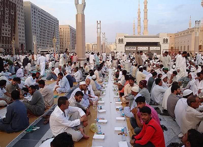 Ifthar di Masjid Nabawi