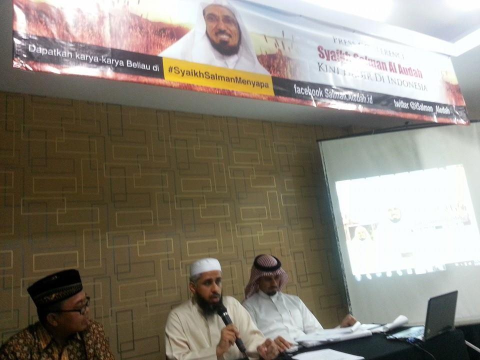 Ulama Saudi Syaikh Salman Al Audah Hadir di Indonesia Lewat Social Media