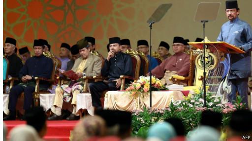 Hasanal Bolkiah : Brunei Melaksanakan Syariah Islam Secara Penuh