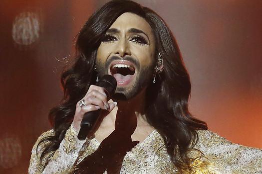 Gereja Balkan : Banjir Bandang Akibat Banci Brewok Simbol 'Fasisme' Conchita Wurst