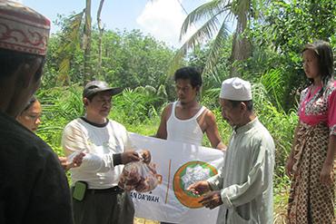 Mualaf Orang Rimba Nikmati Qurban dari Jakarta