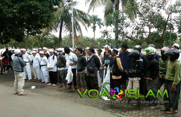 AL MANAR Lakukan Razia Miras di Minimarket Sekitar Tangsel