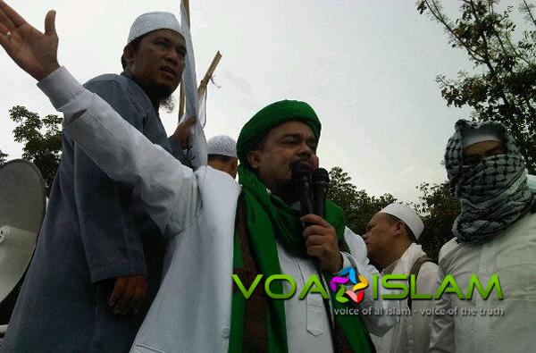 Instruksi Habib Rizieq Syihab: Laskar FPI Siaga I, Kejar Arnold Thenu!