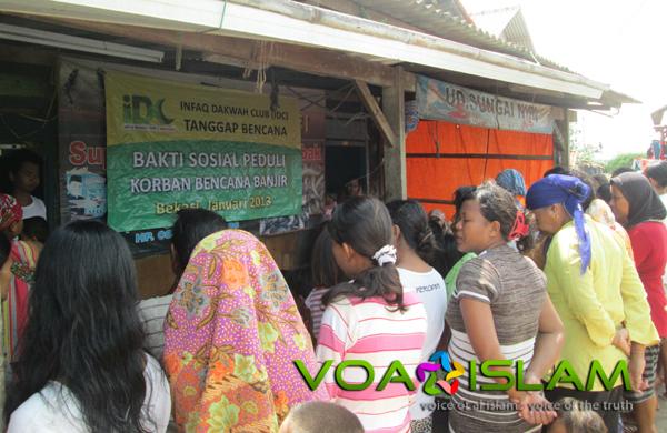 Baksos IDC untuk Korban Banjir di Sungai Niri Disambut Antusias Warga