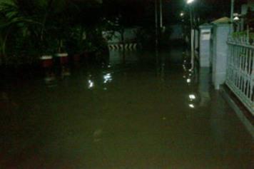 Perumahan Duren Jaya Banjir Sepinggang, Takliman Ust Badrul Diliburkan