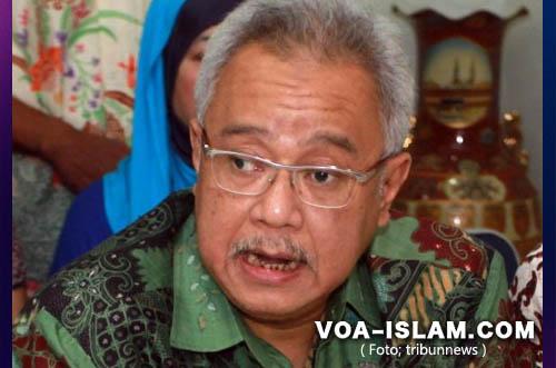 Pencopotan Spanduk Ustadz Ba'asyir; Terorisme = Perang Terhadap Islam