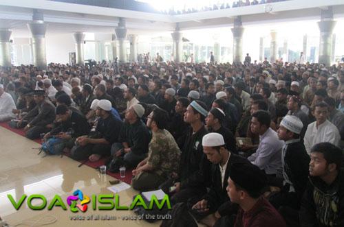 Ribuan Umat Islam Hadiri Seminar Nasional Bahaya Syi'ah di UNS Solo