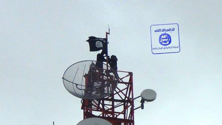 ISIS Kembali Kuasai & Kibarkan Bendera Tauhid di Manbij