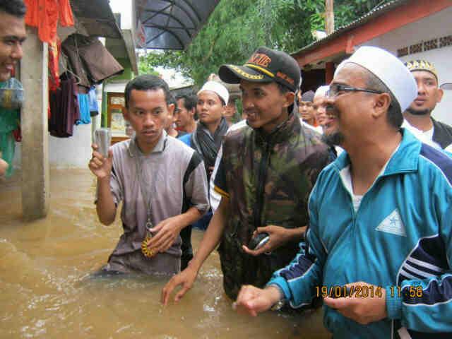 Warga Kalibata Antusias Dikunjungi Habib Rizieq & Relawan FPI