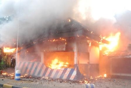 Pejuang Islam Patani Bakar Kantor Polisi Thailand di Distrik Nong Chick