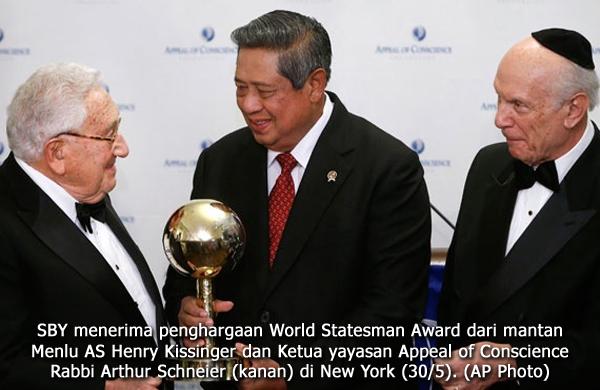 Presiden SBY Terima Statesman Award dari Rabbi Yahudi