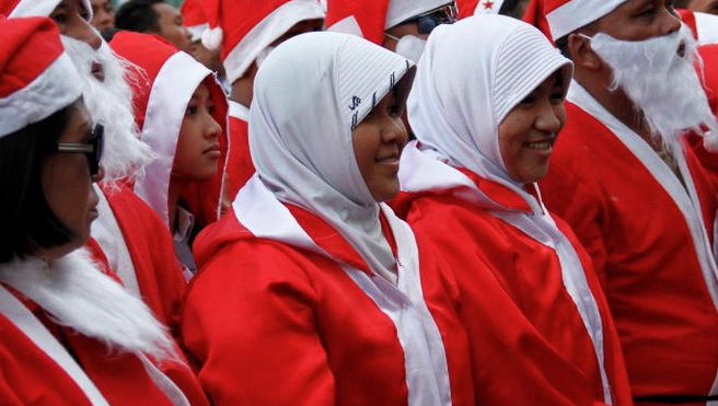 MENAG: Alih-alih Memakai Jilbab, Malah Disuruh Pake Baju Santa
