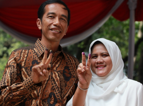 Lepas Jilbab Pasca Kampanye Pilpres, Iriana Jokowi Ledek Allah SWT (Lagi) 