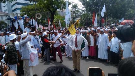 Ribuan Massa GMJ dan FPI Lakukan Aksi Unjuk Rasa Tolak Ahok