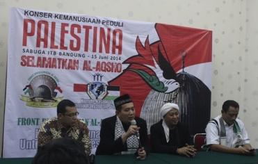 Ribuan Massa Hadiri Konser Kemanusiaan Peduli Palestina di Bandung