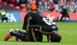 Top Striker Chelsea F C Demba Ba Membangun Masjid di Senegal