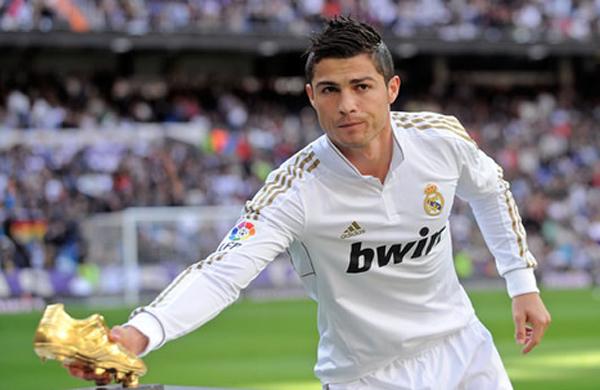 Cristiano Ronaldo Sumbangkan Sepatu Emas untuk Rakyat Gaza