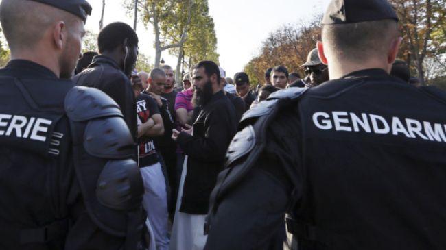 Menteri Dalam Negeri Prancis Ancam Usir Umat Muslim