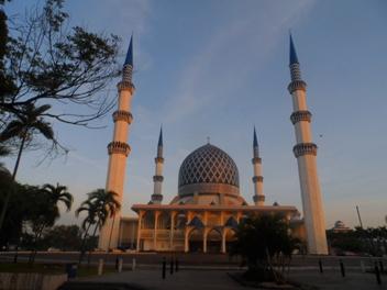 Dari Masjid Negeri Shah Alam: Menyusuri Patani, Chumpon Hingga Bangkok