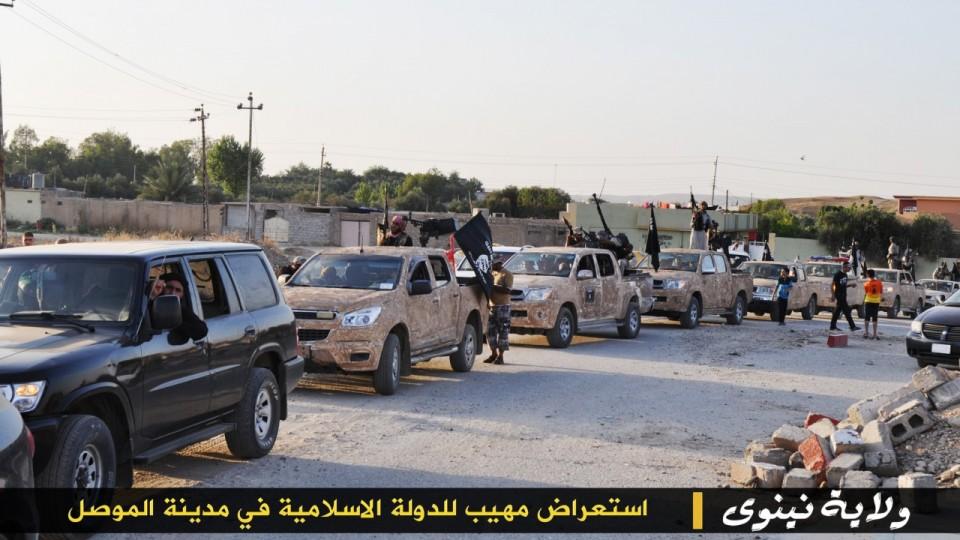 Mujahidin ISIS Lakukan Parade MIliter di Kota Mosul