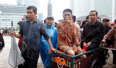 Norak! SBY dan Jokowi Blusukan Cuma Mau Nonton Banjir