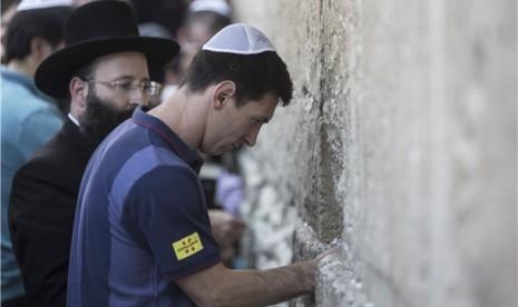Benarkah Messi Sumbang Rp 15 Milyar Untuk Zionist Yahudi? 