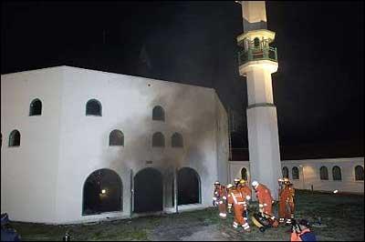 Dalam 2 Hari Dua Masjid di Kota Krimea Ukraina Dibakar Orang Tak Dikenal