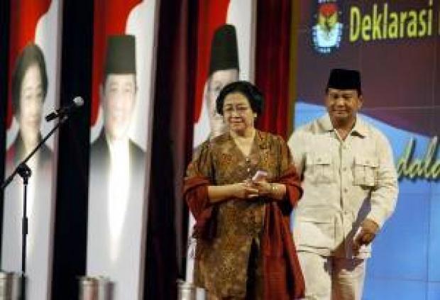  Kesengsem Jokowi, Mega Mentalak Tiga  Prabowo Subianto